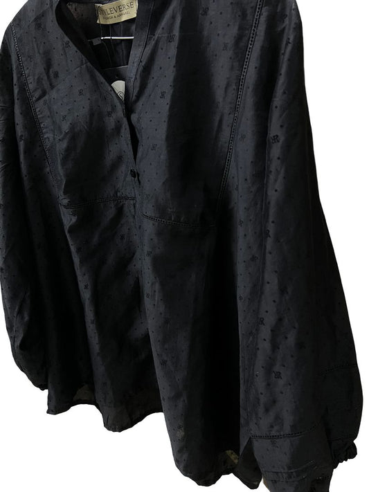 Black shirt